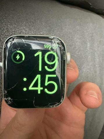 Apple Watch 44mm 2022 SE, gebarsten scherm beschikbaar voor biedingen