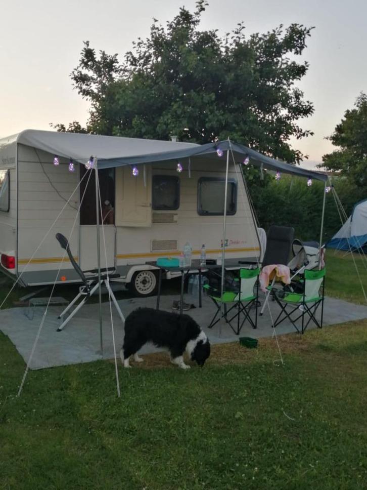 Caravan Sterckeman Datcha 370E, Caravans en Kamperen, Caravans, Particulier, tot en met 4, 750 - 1000 kg, Sterckeman, 2 aparte bedden