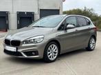 BMW 225XE / HYBRIDE! / AUTOMAAT! / GEKEURD VVK!, Auto's, BMW, Beige, 2 Reeks Active Tourer, 5 zetels, Hybride Elektrisch/Benzine