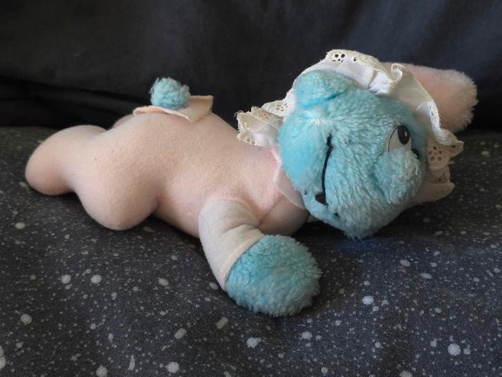 Ancienne peluche Bébé Schtroumpf, Collections, Schtroumpfs, Utilisé, Poupée, Figurine ou Peluche, Bébé Schtroumpf, Envoi