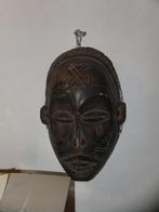 Masque africain ancien en bois, Enlèvement ou Envoi