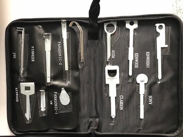 SP STRADKIT – 18 autoradiosleutels, Auto diversen, Autoradio's, Nieuw, Ophalen of Verzenden