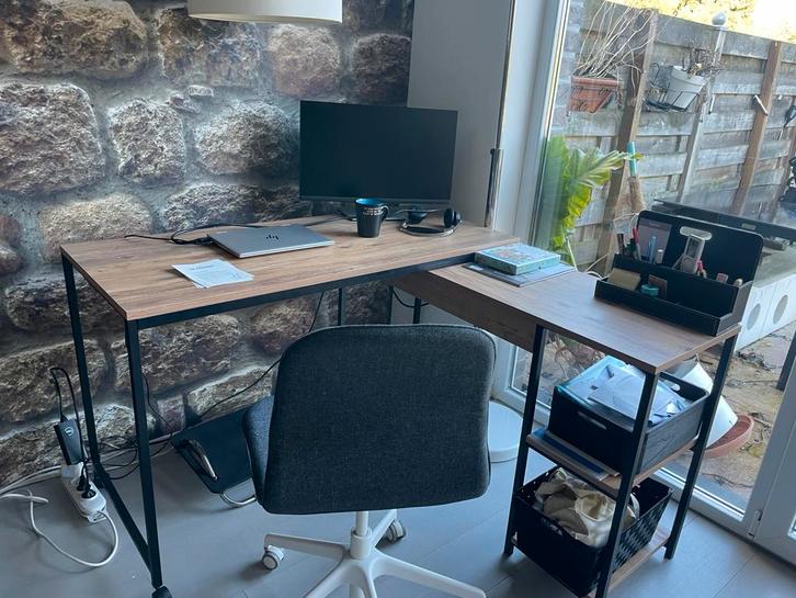 Mooie bureau met 2 verstelbare delen, Huis en Inrichting, Bureaus, Gebruikt, Bureau, Met wielen, Ophalen