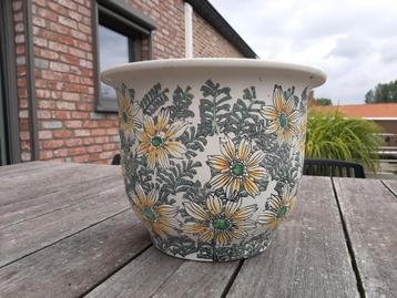 Vintage bloempot keramiek 31 cm diameter op 24  cm hoogte beschikbaar voor biedingen