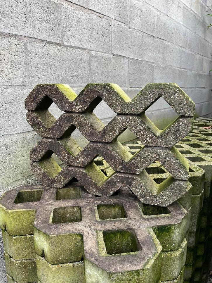 Betonnen grasdallen 235st - 3 euro/st, Tuin en Terras, Tegels en Klinkers, Gebruikt, Overige typen, Beton, 10 m² of meer, Ophalen