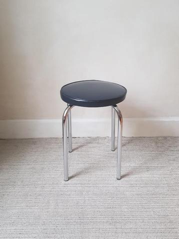 Tabouret vintage - MEUROP - bleu foncé - années 1960 disponible aux enchères