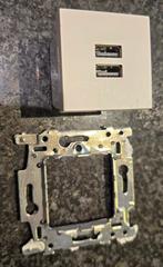 Niko USB stopcontact, Doe-het-zelf en Bouw, Ophalen, Zo goed als nieuw, Stopcontact