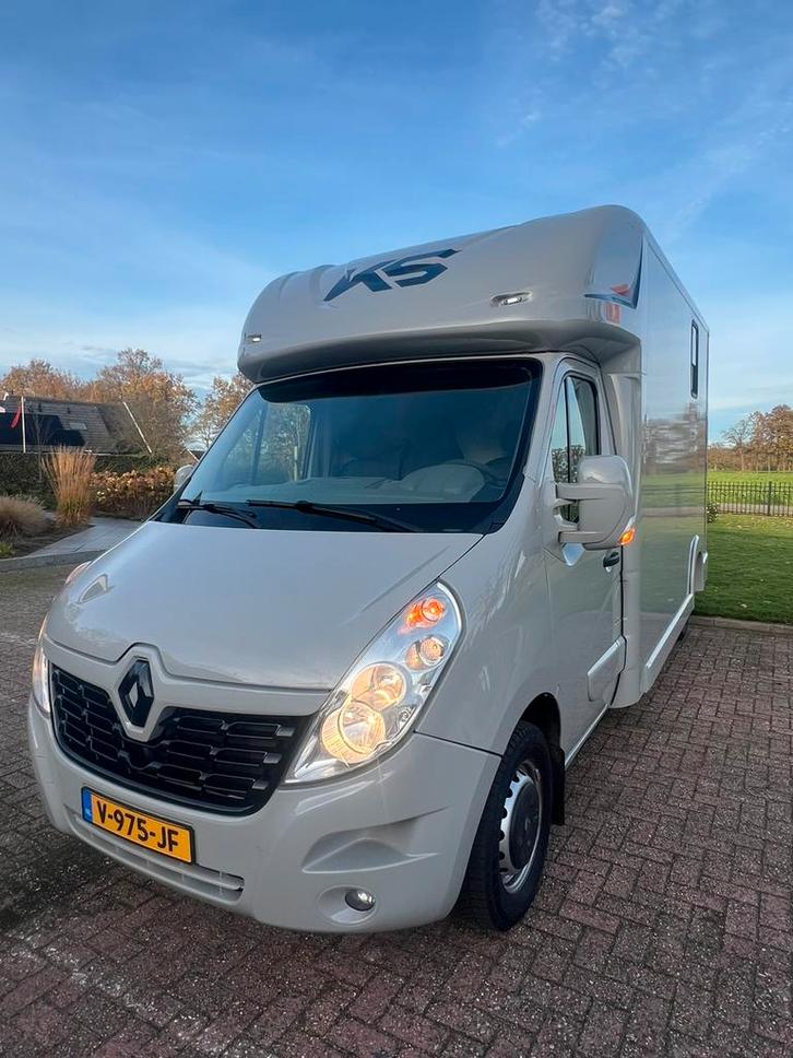 Uniek! Renault paardencamionette met nieuwe KS opbouw!, Animaux & Accessoires, Chevaux & Poneys | Semi-remorques & Remorques, Polyester