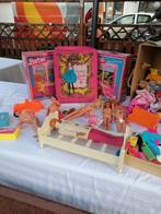 barbie ensemble poupées, vêtements, mobilier vintage 1970, Enlèvement, Barbie