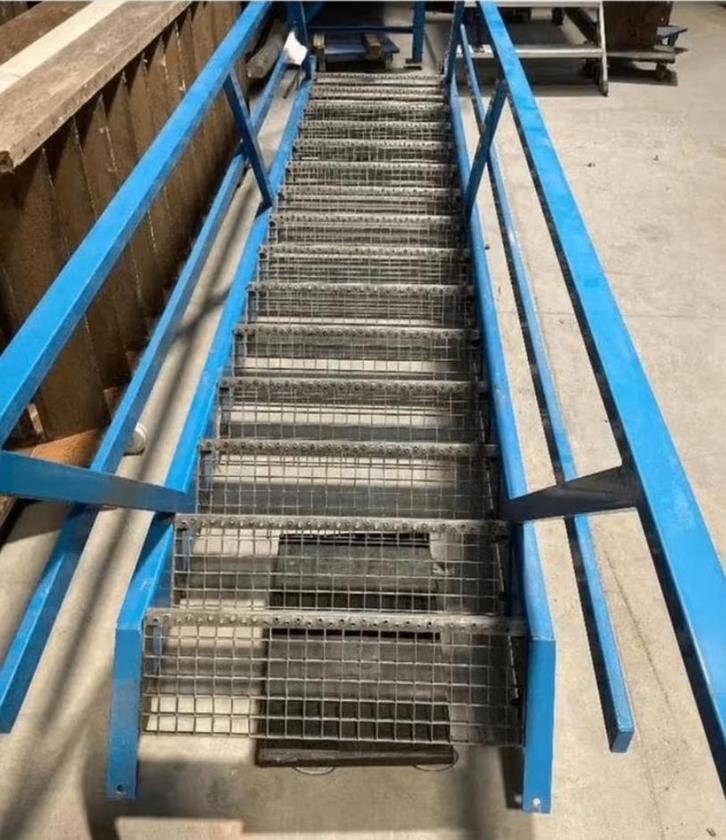 trap blauw STOW 2 leuningen, Bricolage & Construction, Échelles & Escaliers, Escalier, Enlèvement