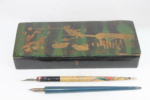 Houten pennenbakje met Aziatische decoratie: visser en zwane, Antiek en Kunst, Curiosa en Brocante, Ophalen of Verzenden
