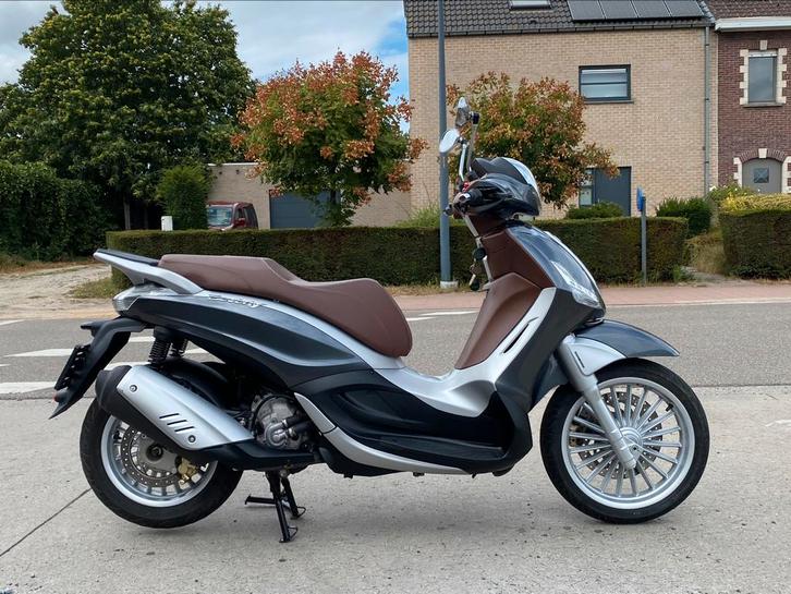 Piaggio Bevery 300 i.e  - Amper 6500 km !, Motoren, Motoren | Piaggio, Particulier, Scooter, 1 cilinder, ABS, Ophalen