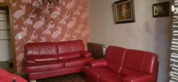 BORDEAUXRODE LEREN LOUNGE beschikbaar voor biedingen