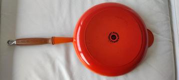 Le creuset pan beschikbaar voor biedingen