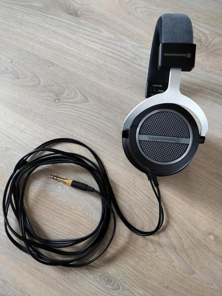 Casque audiophile Beyerdynamic Amiron Home, Audio, Tv en Foto, Hoofdtelefoons, Zo goed als nieuw, Ophalen of Verzenden