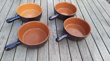 4 aardewerken potten - D 15 cm - H 5,5 cm beschikbaar voor biedingen