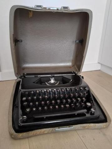 Vintage typemachine OLYMPIA PLANA, Enlèvement ou Envoi, Utilisé