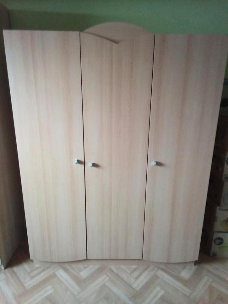 Garde robes 3 portes, Maison & Meubles, Armoires | Penderies & Garde-robes, Enlèvement