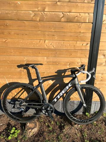 TREK MADONE 9.0 + CARBON 55mm wielen, zeer goede staat, 54cm beschikbaar voor biedingen