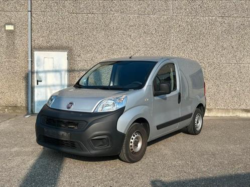 Grijze Fiat Fiorino, Auto's, Bestelwagens en Lichte vracht, Particulier, Trekhaak, Fiat, Benzine, Euro 6, Handgeschakeld, Zilver of Grijs