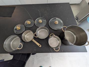 5 delige set kookpotten beschikbaar voor biedingen