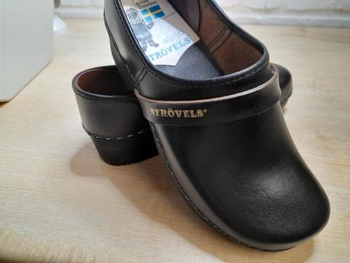 Zweedse gesloten klompen maat 42, Kleding | Dames, Schoenen, Zo goed als nieuw, Zwart, Ophalen of Verzenden