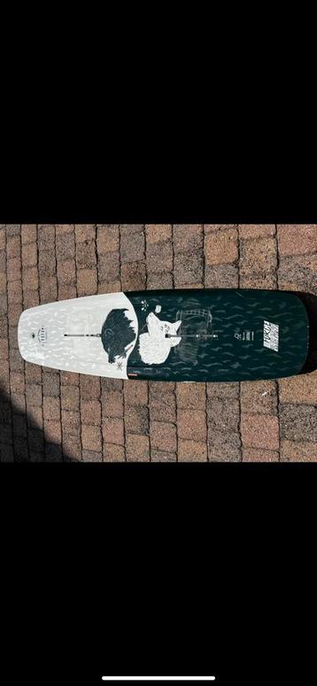 Wakeboard + bindingen, Enlèvement, Utilisé