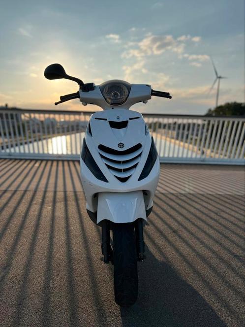Piaggio zip 4takt a klasse, Fietsen en Brommers, Scooters | Piaggio, Zo goed als nieuw, Zip, Ophalen