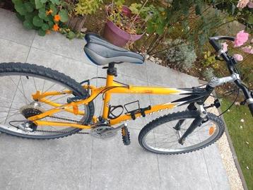 MTB AMERIÇCÄN SCHWÏNN 26" INCH MET NOKKEN EN VERING  beschikbaar voor biedingen