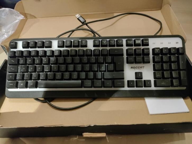 clavier membrane RGB roccat magma version allemande, Informatique & Logiciels, Claviers, Comme neuf, Qwerty, Filaire, Clavier gamer