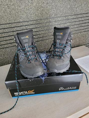 Wandelschoenen beschikbaar voor biedingen