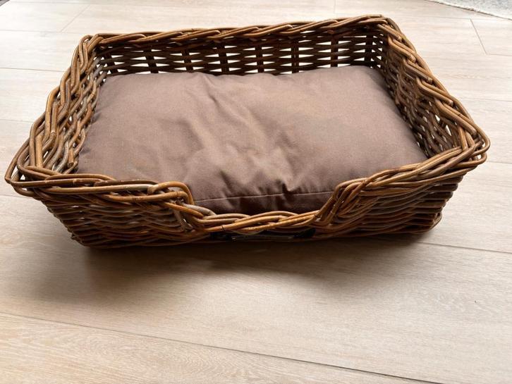 Rieten hondenmand voor kleinere honden, Dieren en Toebehoren, Hondenmanden, Zo goed als nieuw, Riet, Ophalen