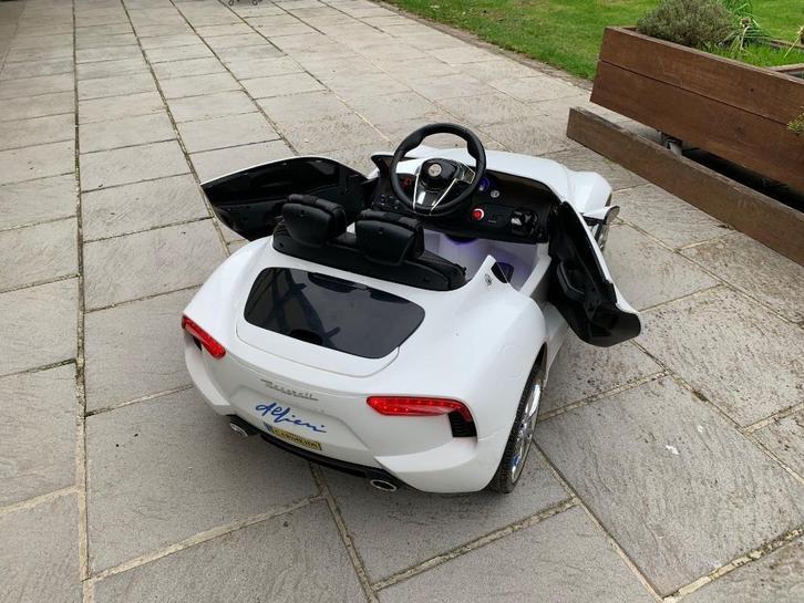 kinderauto Maserati 12 volt met 2 nieuwe Accu's, Kinderen en Baby's, Speelgoed | Buiten | Accuvoertuigen, Zo goed als nieuw, Ophalen