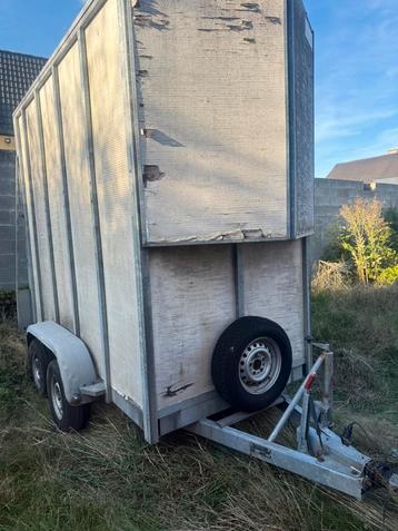Gesloten aanhangwagen 3L 1.5B 2.5H enkel de bak beschikbaar voor biedingen