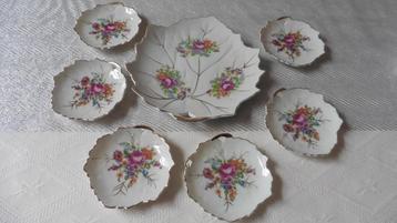 Porseleinen chocoladesetje, vorm: blaadjes, bloemen beschikbaar voor biedingen