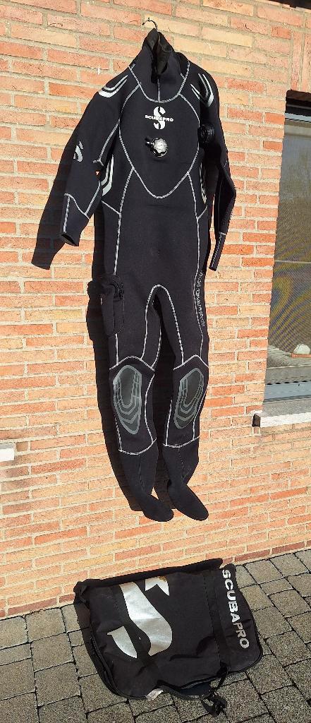 Droogpak BARE Everdry 4 met onderpak en toebehoren, Watersport en Boten, Duiken, Zo goed als nieuw, Duikpak, Ophalen