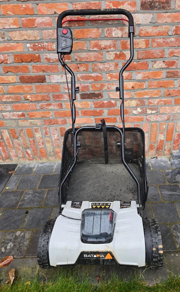 Batavia grasmachine, Tuin en Terras, Grasmaaiers, Zo goed als nieuw, Accu-grasmaaier, 30 t/m 39 cm, Cirkelmaaier, Elektrische starter