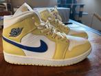 Nike Air Jordan 1 MID maat 42.5, Kleding | Dames, Schoenen, Ophalen of Verzenden, Zo goed als nieuw