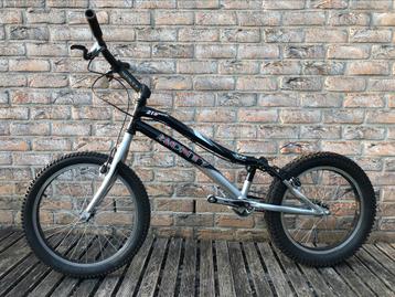 Vélo Trial Monty 219 Kamel 20”  disponible aux enchères