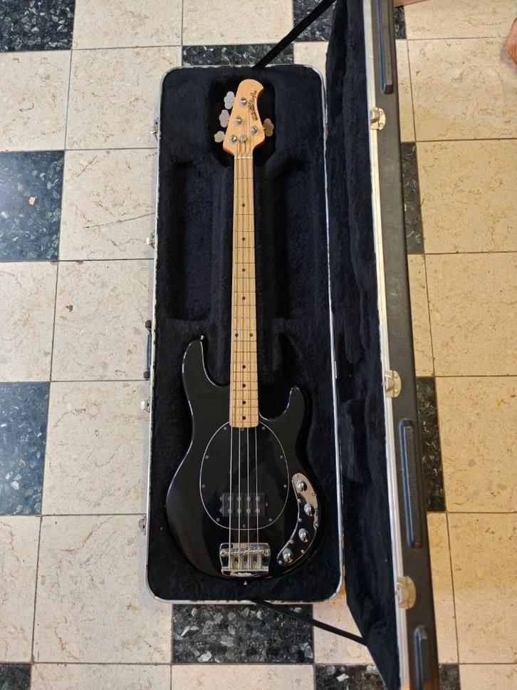 MusicMan Stingray USA 3EQ 2004, Musique & Instruments, Instruments à corde | Guitares | Basses, Utilisé, Électrique, Enlèvement