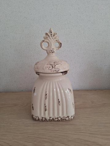 Decoratiepot met deksel beschikbaar voor biedingen