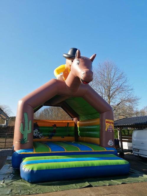 Te huur groot springkasteel, Hobby en Vrije tijd, Feestartikelen | Verhuur, Zo goed als nieuw, Ophalen