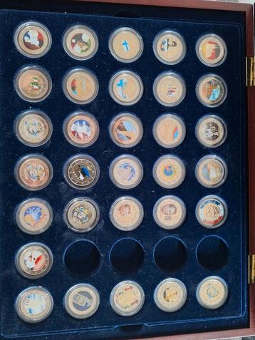 lot van 31 gekleurde 2 euromunten  beschikbaar voor biedingen
