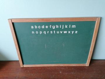 Antiek schoolbordje alfabet