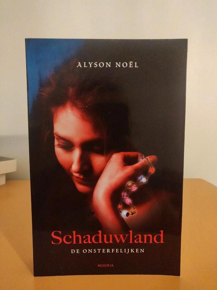 Alyson Noel - Schaduwland, Boeken, Kinderboeken | Jeugd | 13 jaar en ouder, Gelezen, Fictie, Ophalen of Verzenden