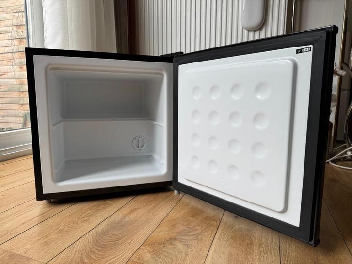 Salora 47FRB32BL diepvriezer Vrijstaand 31L Zwart, Elektronische apparatuur, Vriezers en Diepvrieskisten, Zo goed als nieuw, Vrijstaand