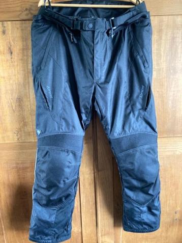 Pantalon moto disponible aux enchères