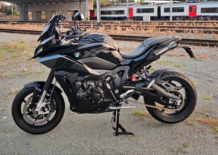 BMW S1000XR TRIPLE BLACK, Motos, Motos | BMW, Particulier, ABS, Régulateur de vitesse, Amortisseurs réglables électroniquement