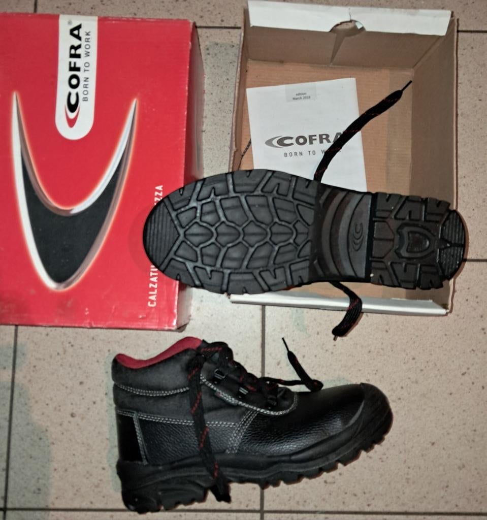 Veiligheids werkschoenen maat 43 Nieuw in doos, Doe-het-zelf en Bouw, Veiligheidskleding, Nieuw, Ophalen