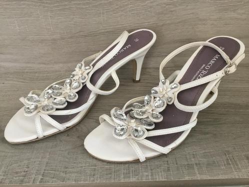 Marco Tozzi witte sandalen met steentjes maat 39, Vêtements | Femmes, Chaussures, Comme neuf, Sandales et Mûles, Blanc, Enlèvement ou Envoi